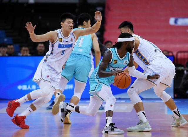 开云体育-CBA俱乐部杯呈现两级格局 外援&年轻人唱主角