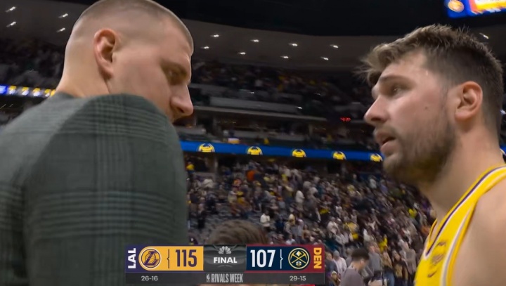 开云官网-大小胖聊啥呢?赛后约基奇径直走向东契奇!两人拥抱完后攀谈几句